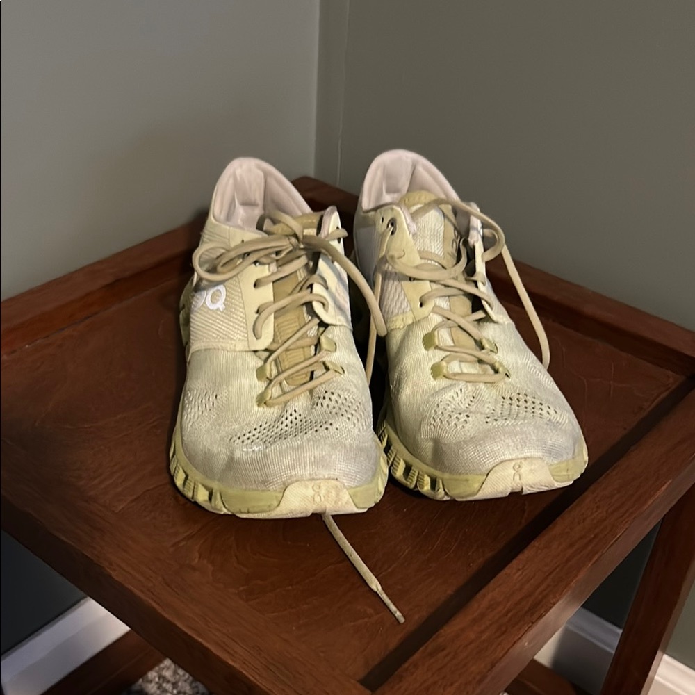 On Running light olive green/yellow Sneakers